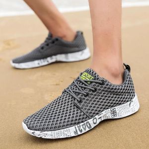 Sandaler Big Size Beach Shoes Man Water Aqua Shoes Sport Trekking Vandring uppströms skor sommar sandaler snabb torr surf tennis pojkar sneaker