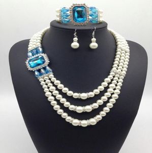 Collana di perle romantiche Collana multistrato di gioielli alla moda con strass trasparenti placcati in platino per le donne Regalo del partito6590800