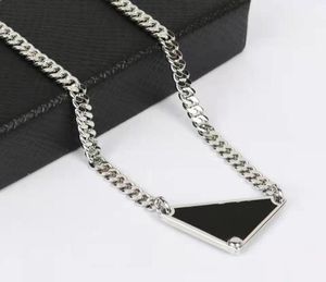 Män halsband designer smycken silver silver hög kvalitet rostfritt stål smycken inverterad triangel hänge charm party hund svart wh6010006
