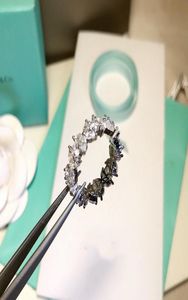 Luksusowy projektant marki Victoria S925 srebrny pełny kwiat cyrkon Charm Wedding Pierłogość dla kobiet biżuteria ślubna 8499606