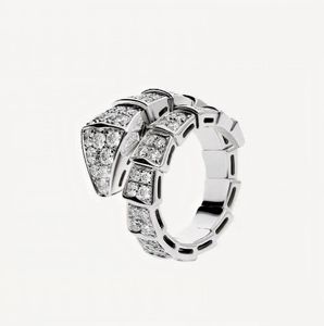Modedesigner Snake Ring Rostfritt stål 18K Rose Gold Diamond Skeleton Ring Högkvalitativ man och kvinna bleknar aldrig mode lyxiga smycken tillbehör