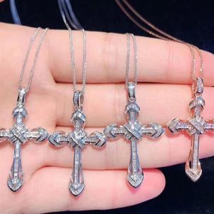 Scintillanti gioielli di lusso più venduti in argento sterling 925 taglio principessa topazio bianco cristallo CZ ciondolo croce donna collana clavicola266S