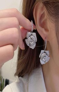 Nowy zaprojektowany sprężyn Dangle Flower Kolczyki Retro Rose Microset Kolor Diamonds Ear Studs Celebrity Femurious Jewelry 4425435