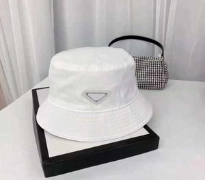 デザイナーバケツ帽子Luxurys Sun Hat Solid Color Letter Buckethat Casual Temperament100 Counce Counce Caps Travel Garden Fashi8524627