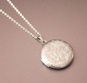 Nuovi disegni di fiori intagliati Collana con pendente rotondo con cornice Po Collana con ciondoli in acciaio inossidabile Medaglione Collane Donna Uomo Moda Memorial Je5888995