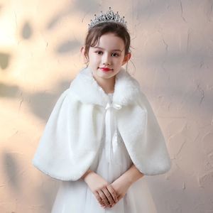Vinterrockar Girls Princess S Faux Fur Bolero rygg barnrock Varm wrap Holy Communion Wedding Party Capes 231226