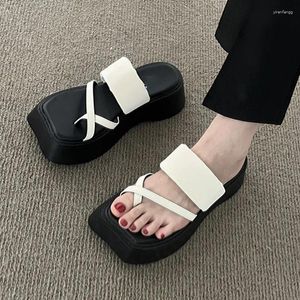 Pantofole da donna appartamenti scarpe sexy con punta a clip 2023 piattaforma moda estiva infradito sandali abito da spiaggia scivoli sportivi