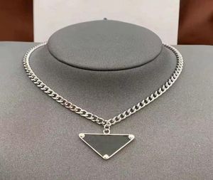 2022 Womens Mens Luxury Designer Necklace Chain Fashion Jewelry Black White P Triangle Pendant Design Party Silver Hip Hop Punk Me8518021