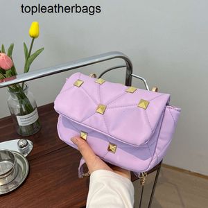 Rivet Western Style Bag popularna dla kobiet 2023 wiosna/lato cukierki kolor mody jedno ramię w ręka mała kwadratowa torba