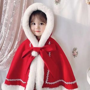 걸스 케이프 겨울 계절 망토 한국인 두꺼운 어린이 의류 코트 봉제 목도 모피 칼라 2023 간단한 겉옷 231226