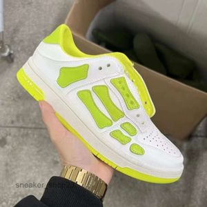 Ny version mångsidig amiiri casual high designer Bone Board Shoes Women 2024 Fashion Star Style Sneaker Leather Par Panda Trainer Jruo