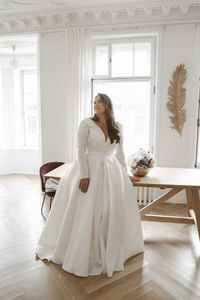 Suknia ślubna A-Line z kieszeniami Satynowe długie rękawy zamiataj pociąg ślubny DL-10007