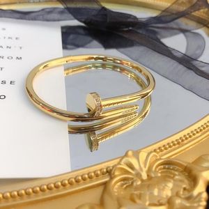 Top Sell Armband Kvinnor Bangle Luxury Designer Letter Jewelry Crystal 18K Guldpläterad rostfritt stålälskare Gift Bangles Mens BR7903346