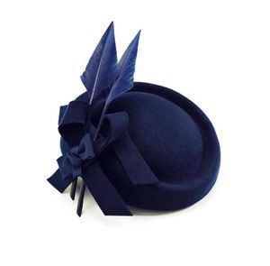 Cappelli a tesa larga Donna039s Cappello Fedora Elegante per berretto Fascinator Lana blu con piume Banchetto di nozze reale Prom Festival Bon7468910