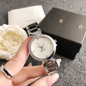 Modna pełna marka nadgarstka Watches Women Girl Luxury Diamond w stylu diamentów stalowy metalowy zespół kwarc z zegar L 103