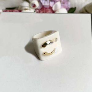 Anelli Anello di marca di lusso Anello di gioielli di design affascinante Novità Stile femminile Selezione regalo di coppia Qualità San Valentino e Ringraziamento D