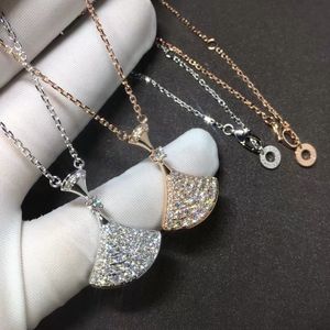 Collana con doppia gonna, celebrità di Internet 18K con bordo alto da donna, stessa catena alla clavicola versatile e alla moda a forma di ventaglio