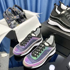 utsmyckade kristall quiltade elfenbenssportskor laser trail sneakers holografiska löpare kvinnor mens sammanlås c -tränare chan paris 2024 designer sko stövlar