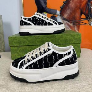 Luxury Designer Canvas Shoes Sneakers Classic Design Version Fashion Running Shoes 1977 Tennis Shoes Washed Jacquard Cowboy Women's Shoes Ace Version Shoes. 02