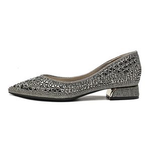 Designer mulher trafa sapatos de cristal bombas de salto baixo festa noiva sapatos de casamento feminino lantejoulas mocassins senhoras vestido de salto alto 231226