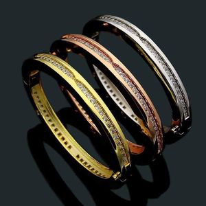 Europa America Fashion Style Lady Donna Acciaio al titanio inciso B Lettera Singlle Row Bracciale rigido con diamanti 3 colori237m