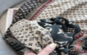 Varumärkesdesigner Classic 4 Leaf Clover Letter Printing Scarf Luxury Womans sjal Vinter Varma tjocka halsdukar stor storlek 65180 cm Witho7145762