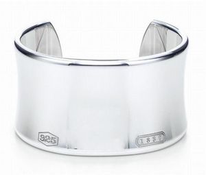 2019 Ny högkvalitativ silver billigt brett ingen tätningsarmbandarmband modearmbandstorlek med låda och dastbag203g78924464188785