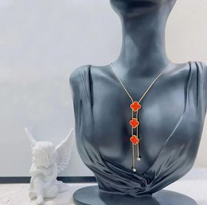 Klassiskt modemärke Clover Women's High-End Pendant Necklace Luxury Designer Onyx Pendant Halsband Kvinnors benben Kedja utsökta enkla damsmycken