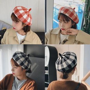 Berets outono e inverno coreano feminino macio menina de malha boina inglesa xadrez chapéu japonês versátil octogonal