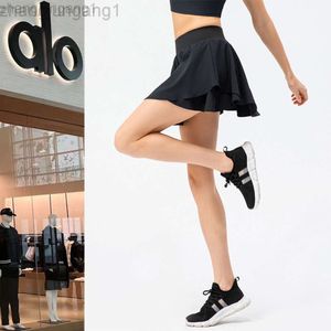 Desginer aloyoga yoga al primavera/verão nova saia esportiva feminina solta respirável saia de tênis anti falso duas peças saia de fitness