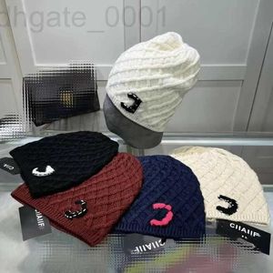 Caps Beanie/Kafatası Caps Designer 23 Yeni Lingge Örme Şapka Mektubu Doğru Versiyon Moda çok yönlü Net Kırmızı Yüksek Kaliteli Soğuk Modeli W7U