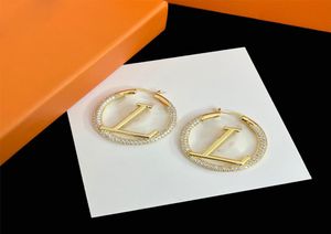 Designer Women Diamonds Classic Letter Ear Studs Kolczyki Elegancka Lady Luksusowa marka Golden Jariser8150911