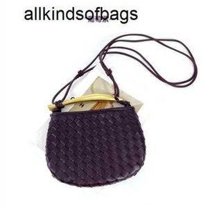 Сумка для сардин BottegaaVenetas, сумки Mukecy, мини-тканая маленькая сумка с металлической ручкой, полумесяц, сумка через плечо, виноградно-фиолетовый