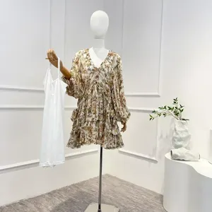 Sukienki swobodne 2023 Przyjazdy Vintage wysokiej jakości plisowane kwiatowy druk Lantern Sleeve V Neck Spring Summer Mini sukienka dla kobiet