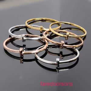 Tendenza moda gioielli versatili buono bello Tifannissm S925 Placcatura T Famiglia Narrow T1 Bracciale artigianale intarsiato Star Style Fashion E con scatola originale BL2D