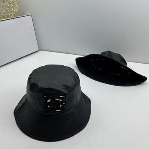 Bucket Hat Casquette Designer stjärnor med samma avslappnade utflyktsplatta små brimta hattar Wild Triangle Standard