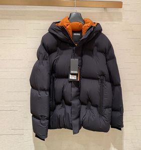 Herren Daunenjacke mit Kapuze, gepolstert, warmer Wintermantel in Schwarz