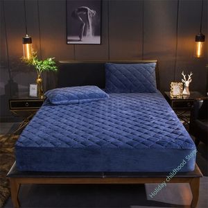 Crystal Velvet Thicken quiltad madrass Cover Warm Soft Plush Queen King quiltad sängmonterad ark, inklusive kudde 231221