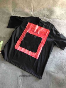 T-shirty Projektant mody luksurys Offes Ubranie męskie i luźne koszulki Tops Man Casual Street Graffiti Shirt Bluza Bluza Męskie Styl 3A7M 3A7M 9SO0