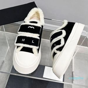 Scarpe casual da donna di design Sneakers in pelle scamosciata con tacco spesso Scarpe casual da esterno classiche retrò con scivolo nero, sacchetto per la polvere, suola in gomma antiscivolo