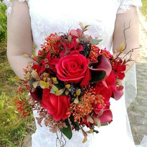 Bröllopsblommor Real Touch Florid Rose med Cherry Cochineal Calla Lily Artificial Bouquet Ramilletes de Flores Para Boda