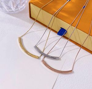 Klassisk designer Titanium Steel Snake Chain Choker Halsband för kvinnor av god kvalitet damer 18K guldpläterad stil pendent halsbandsmycken5324603