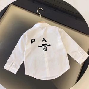 Skjortor baby tshirt barn designer t shirt lapel barn kläder långärmade brev mönster flickor pojkar tee höst vinter vår formell kläd