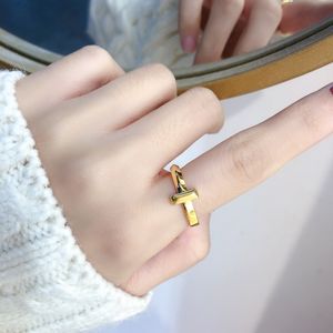 Designer Boutique Ring Simple Style Womens Charm Ring Classic Brand Logo Spring Birthday Love Gold Plated Gift Ring Box Packaging Högkvalitativ smycken