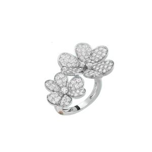 Van Clover Designer-Ringe für Frauen, originelle, hochwertige Bandringe, vierblättriger Gras-Blumen-Ring, modischer niedlicher Goldring