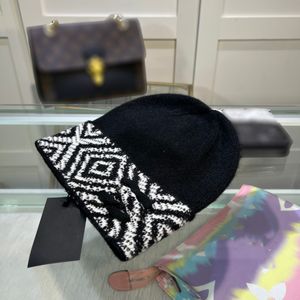 Beanie Designer Beanie Lüks Tasarımcı Beanie Yün Kaplama Kapak Kapı Sıcak Kış Essential İyi Erkek Şapkaları Sokak Dışarı Olması Gerekiyor