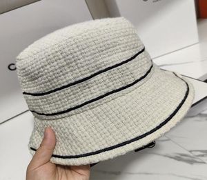 Lyxdesigner hink hattar svart herr baseball kepsar vita vävda hattar kvinnor mode designers fiskare hatt höst fedora monterad s5712560