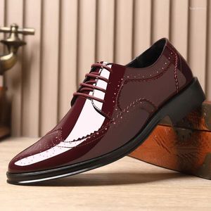 Elbise Ayakkabı Bahar Erkekler Brogue Patent Deri İş Resmi Boyutlu Büyük Boyut 38-47