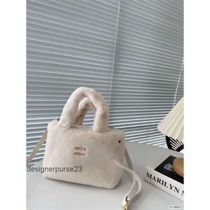 Neue Ankunft Designer-Tasche Tragetaschen Damen Kapazität Mui Mui Einkaufstasche Tidal Shoulder Handheld Oblique Cross Unterarm Pendlertasche Mui Bag M HKXYl