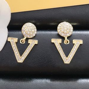 Brincos de designer de charme Diamond Stud Gold Moda de Moda de Moda Feminina Brincha do Coração Drop Letra da marca Crystal Pearl Womens Wedding Jewelry Gifts